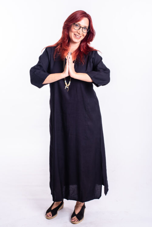 גלביה לנשים | גלבייה בעיצוב ייחודי - שמלה קלאסית שחורה עם רקמה של קומפורט זון בוטיק