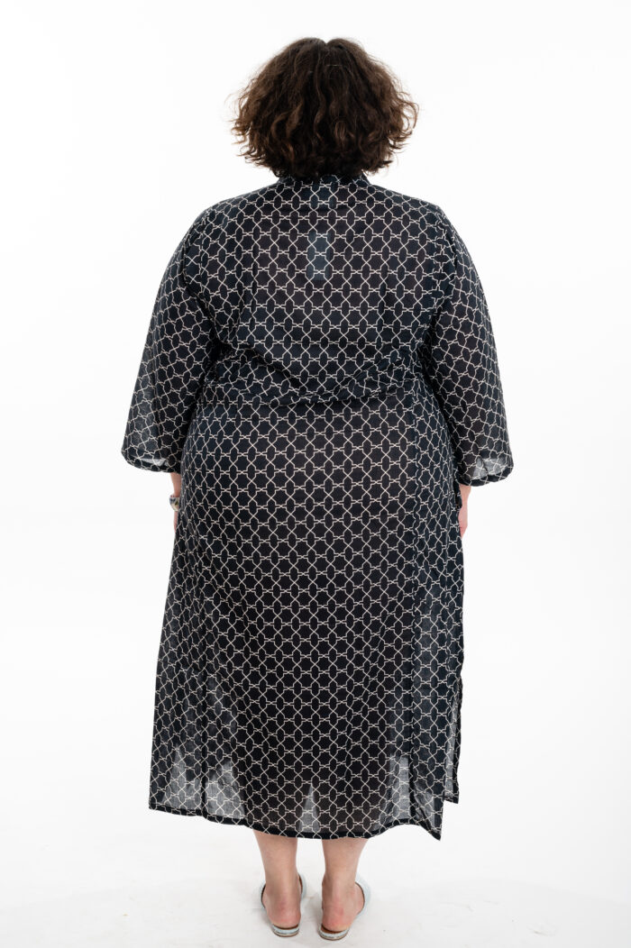 גלביה לנשים | גלבייה בעיצוב ייחודי - שמלה בצבע אפור כהה עם הדפס גיאומטרי