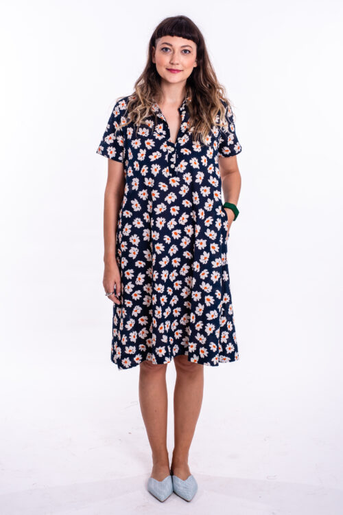 שמלת איב | שמלה בעיצוב ייחודי - שמלת מידי כחולה עם הדפס פרחוני