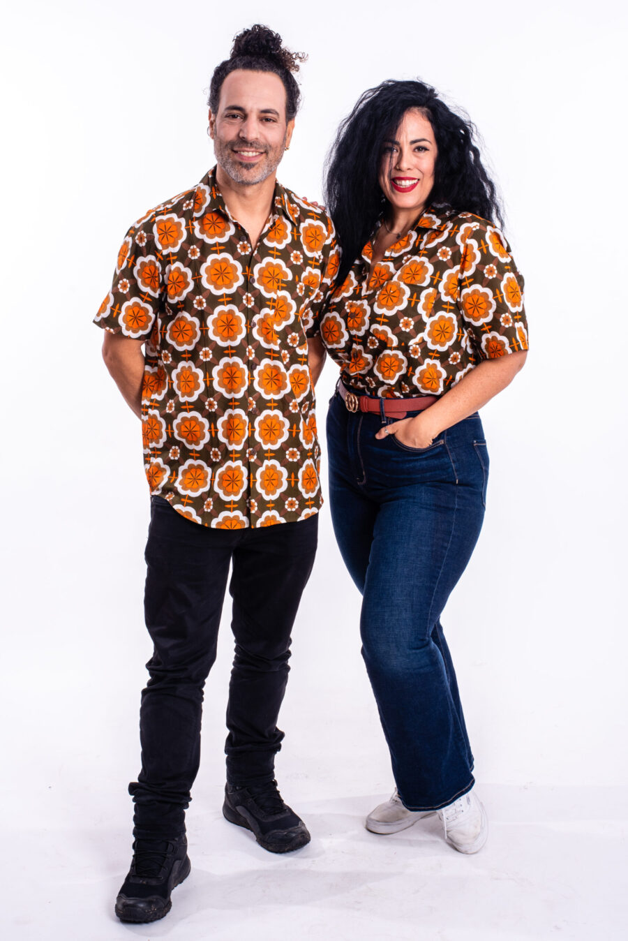 Unisex shirt for men and women | buttoned shirt in a unique design - with raving retro print