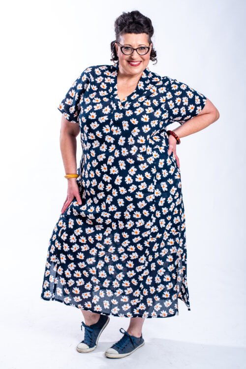 גלביה לנשים | גלבייה בעיצוב ייחודי – שמלה כחולה עם הדפס פרחוני של קומפורט זון בוטיק