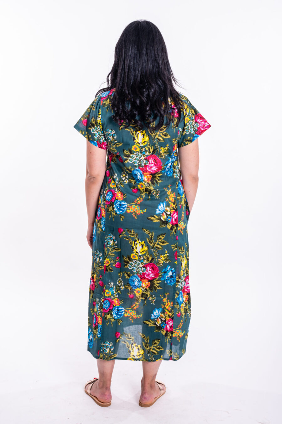 גלביה לנשים | גלבייה בעיצוב ייחודי - שמלה ירוקה עם הדפס פרחים צבעוני