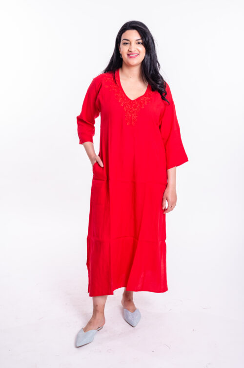 גלביה לנשים | גלבייה בעיצוב ייחודי - שמלה קלאסית אדומה חלקה עם רקמה