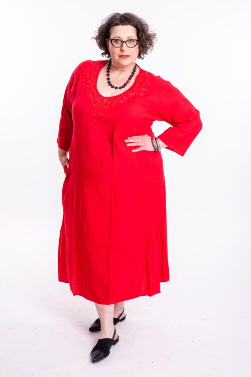 גלביה לנשים | גלבייה בעיצוב ייחודי - שמלה קלאסית אדומה חלקה עם רקמה