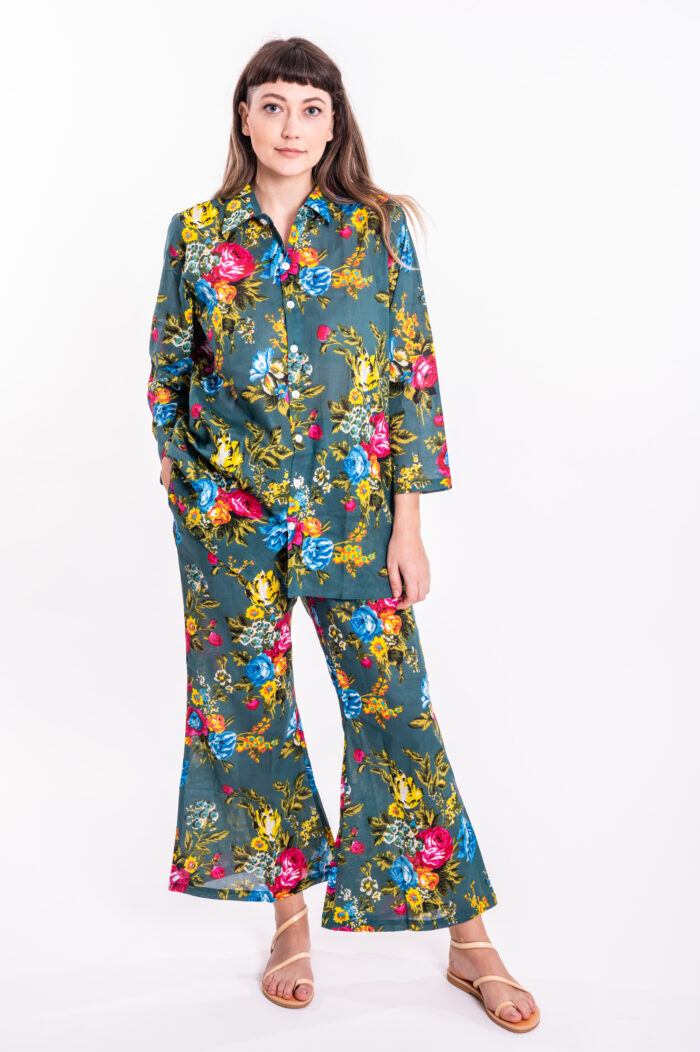 Two-piece suit. buttoned shirt in an excellent cut, combined with bell-bottom pants with a matching print | Green suit two-piece suit with colorful rose print