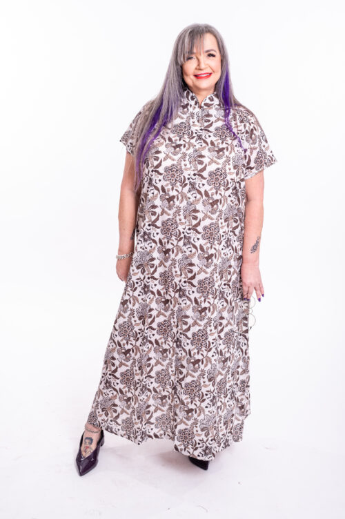 Maiko dress | Japanese dress with a unique high collar – white dress with a brown floral print
