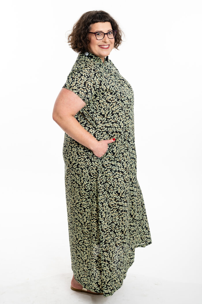 Maiko dress | Japanese dress with a unique high collar – Green olive print, green olive leaves print on black charcoal background.