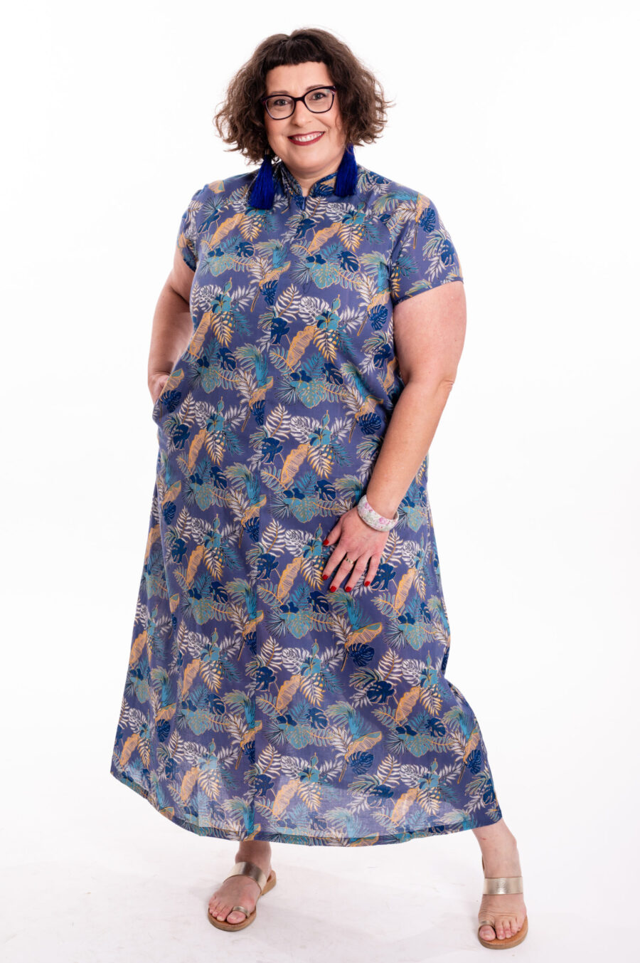 Maiko dress | Japanese dress with a unique high collar - Golden blue print, golden decorated leaves on a blue background