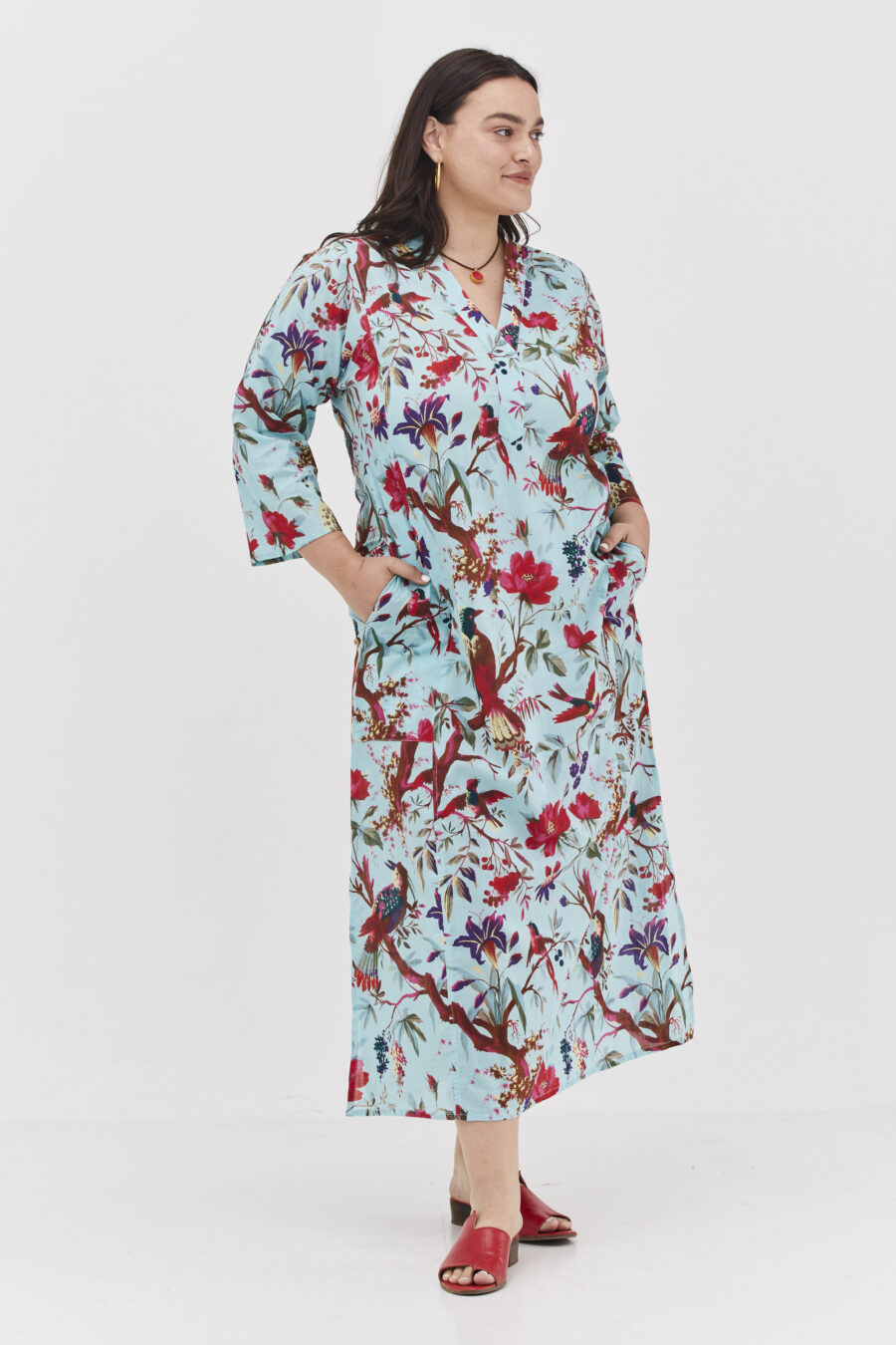 גלביה לנשים | גלבייה בעיצוב ייחודי – שמלה טורקיז עם הדפס טרופי של קומפורט זון בוטיק