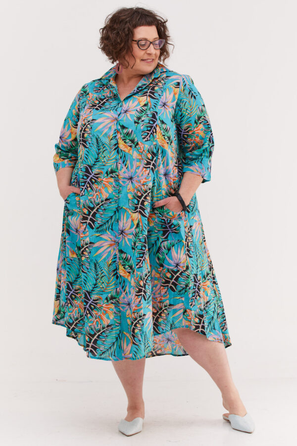 שמלת איה'לה | שמלת אוברסייז בעיצוב ייחודי – הדפס זריחה טרופית, שמלה בצבע טורקיז עם הדפס טרופי בגווני הזריחה
