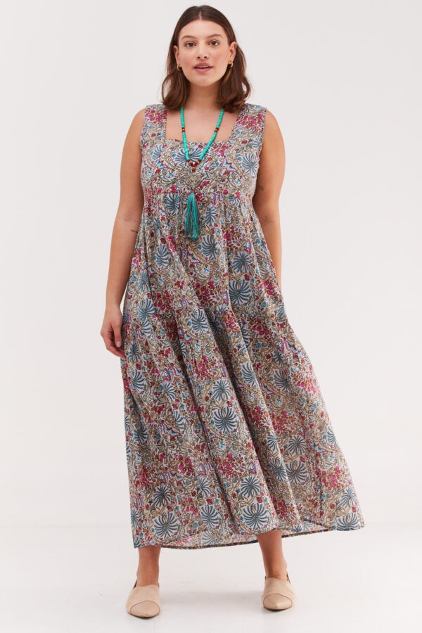 שמלת ליזי | שמלה בעיצוב ייחודי - הדפס ליבי, הדפס פרחוני בגוונים עדינים על רקע שמלה אפורה