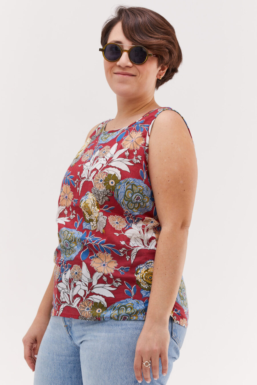Flattering and comfortable tanktop – Red blossom, colorful floral print on a red tanktop by comfort zone boutique