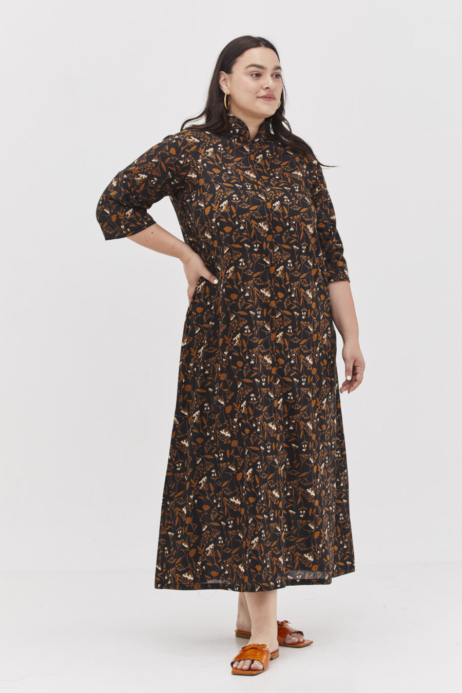 Maiko dress | Japanese dress with a unique high collar – Waltz print, very dark blue dress with light brown leafs and white flowers print.