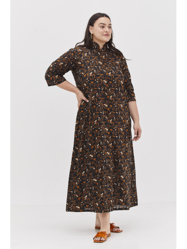 שמלת מאיקו | שמלה יפנית בעלת מפתח בעיצוב ייחודי – הדפס ואלס, שמלה בצבע כחול כהה מאוד עם הדפס עלים חומים ופרחים לבנים