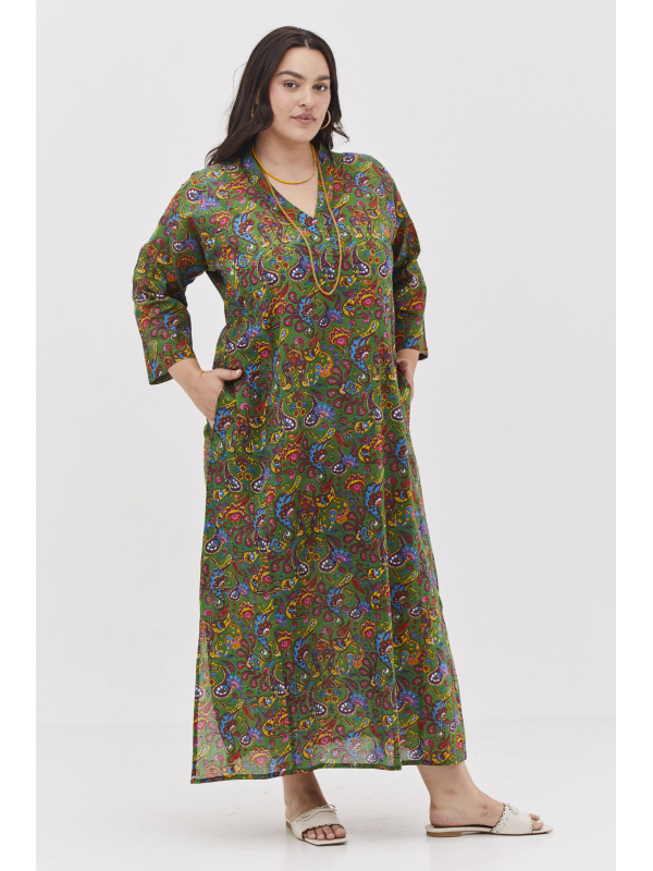 גלביה לנשים | גלבייה בעיצוב ייחודי – הדפס פייזלי ירוק, שמלה בצבע ירוק עם הדפס פייזלי צבעוני.