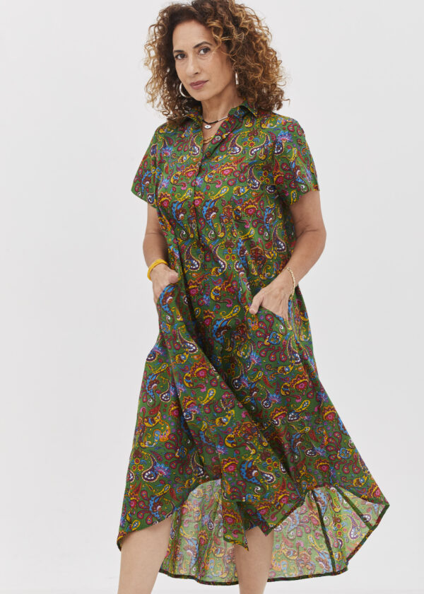 שמלת איה'לה | שמלת אוברסייז בעיצוב ייחודי - הדפס פייזלי ירוק, שמלה בצבע ירוק עם הדפס פייזלי צבעוני.