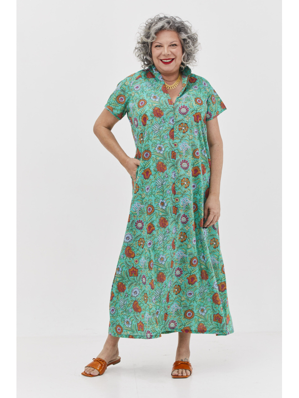 שמלת מאיקו | שמלה יפנית בעלת מפתח בעיצוב ייחודי – פרינט סימפוני, שמלה בצבע טורקיז ירקרק עם הדפס פרחוני צבעוני.