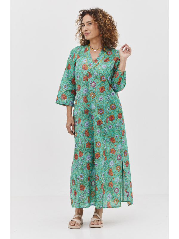 גלביה לנשים | גלבייה בעיצוב ייחודי – פרינט סימפוני, שמלה בצבע טורקיז ירקרק עם הדפס פרחוני צבעוני.