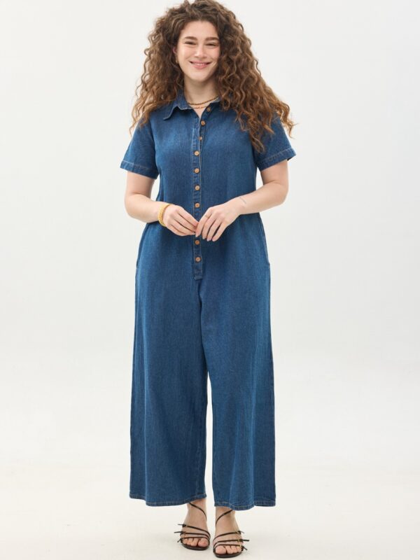 קומפורט זון: אוברול אוברסייז | אוברול בעיצוב ייחודי - דנים כחול כהה. אוברול נשים נוח ומחמיא באורך הקרסול