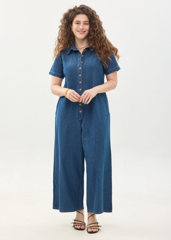 קומפורט זון: אוברול אוברסייז | אוברול בעיצוב ייחודי - דנים כחול כהה. אוברול נשים נוח ומחמיא באורך הקרסול