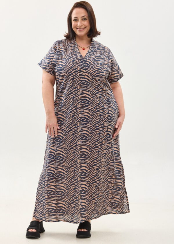 גלביה לנשים, שרוול קצר | גלבייה בעיצוב ייחודי – הדפס זברה, שמלה עם הדפס זברה כחול עמוק על רקע פודרה