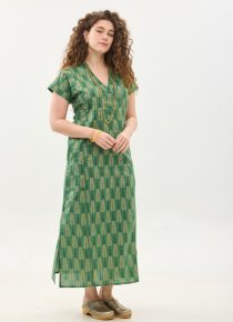 גלביה לנשים, שרוול קצר | יער קסום. גלבייה בעיצוב ייחודי – פרינט עלים טרופיים על שמלה בצבע ירוק מנטה עמוק